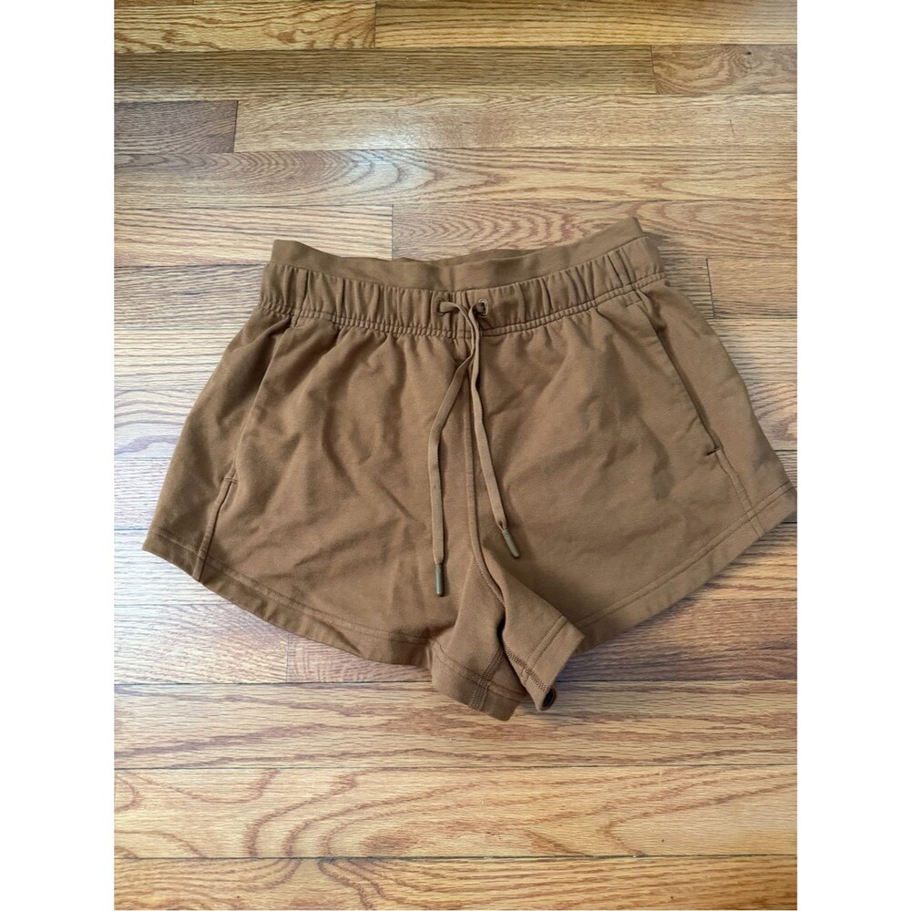 Lululemon inner glow 3" shorts size 4 roasted brown